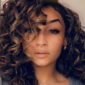 Meet your Posher, Desi